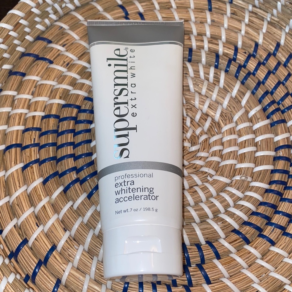SUPER SMILE Extra Whitening Accelerator
Brand new sealed